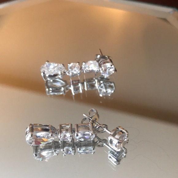 Vintage Double Duty -  Flaming Hot Sparkling Earrings NWOT - Picture 2 of 3